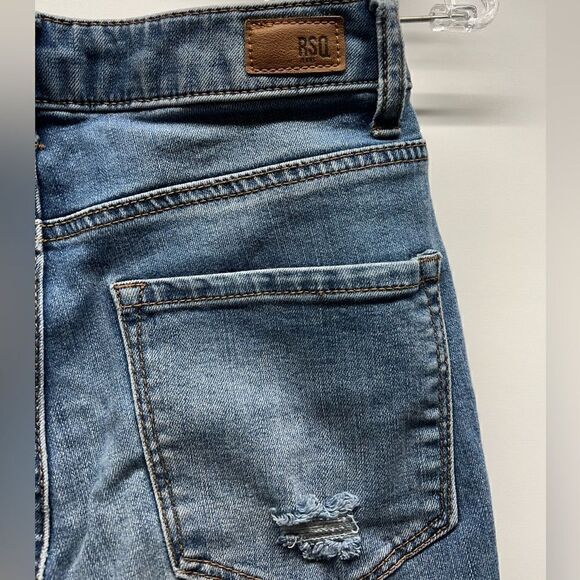 RSQ Womens Mom Jean Blue Wash Distressed Straight Jeans 3/W26 - Picture 6 of 6